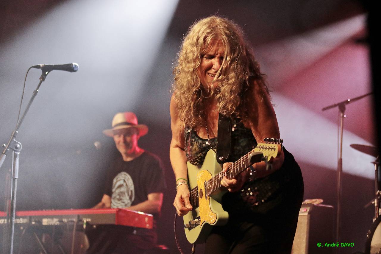 You are currently viewing Blues Woman Debbie Bond Celebrated by Alabama Arts Community